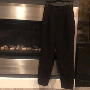 Women’s fully lined 100% wool 6P black pants